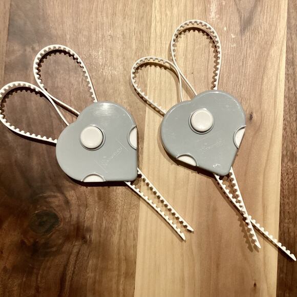 Dreambaby Gray Plastic Cabinet Flex Lock - Picture 1 of 4